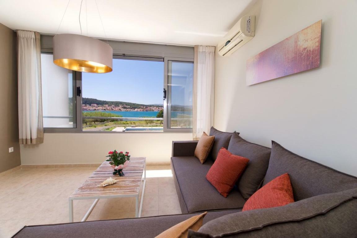 Gliving365 Capital Apartment Argostoli  Bagian luar foto