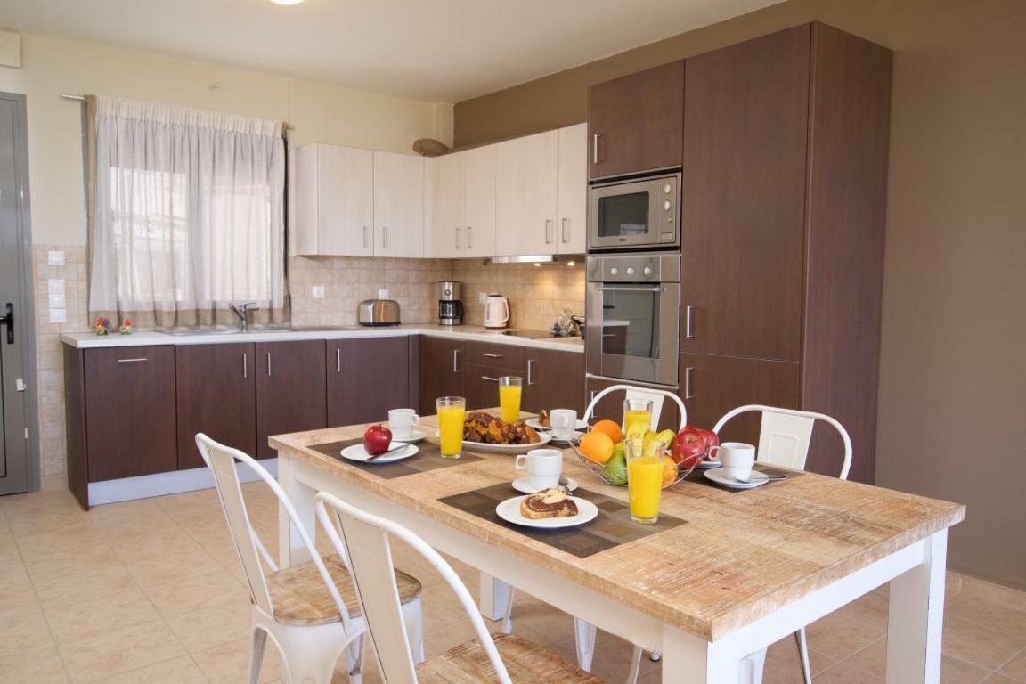 Gliving365 Capital Apartment Argostoli  Bagian luar foto