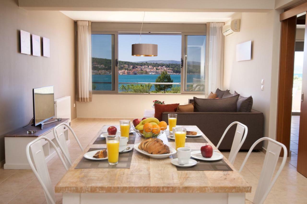 Gliving365 Capital Apartment Argostoli  Bagian luar foto