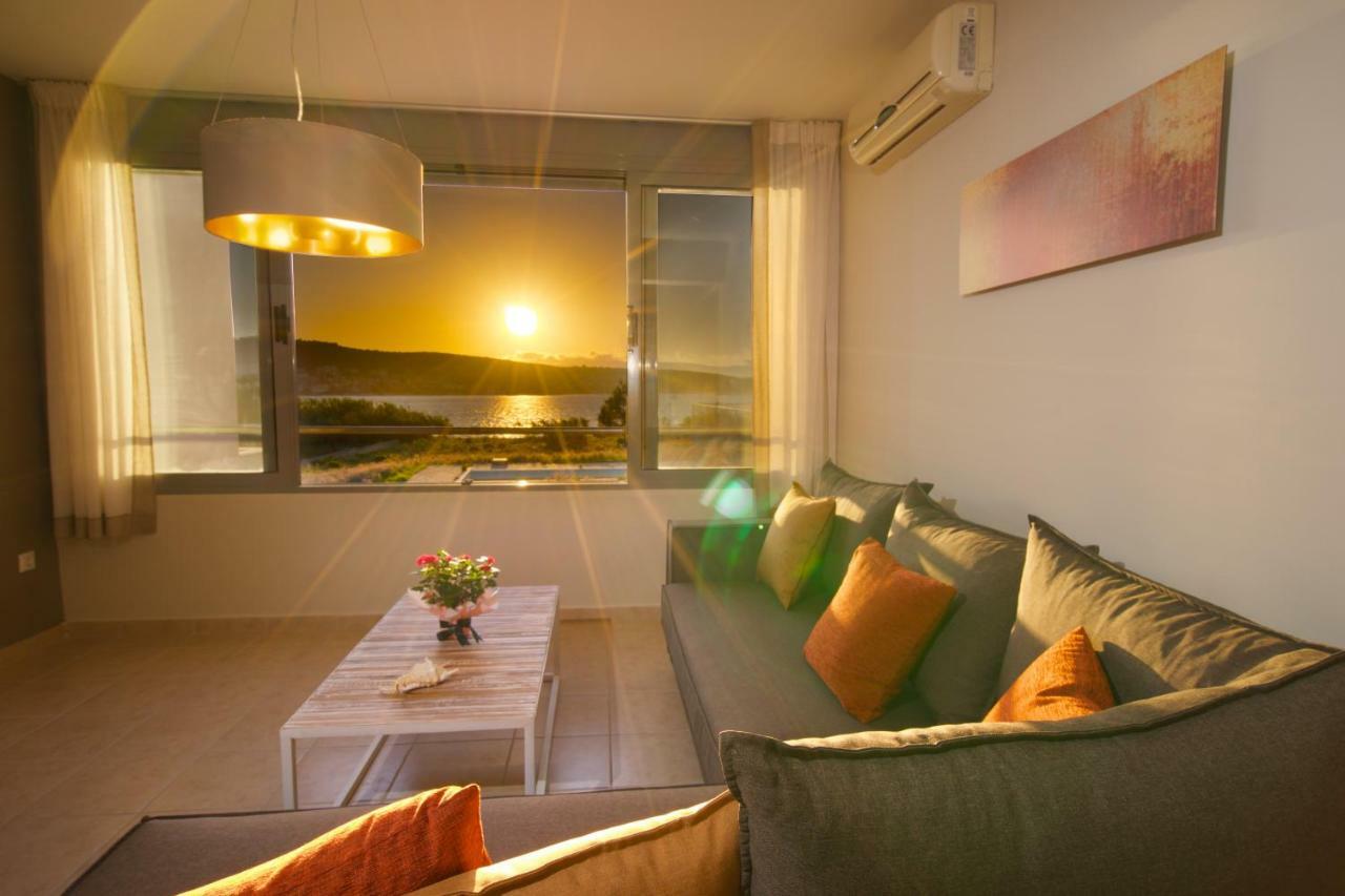 Gliving365 Capital Apartment Argostoli  Bagian luar foto