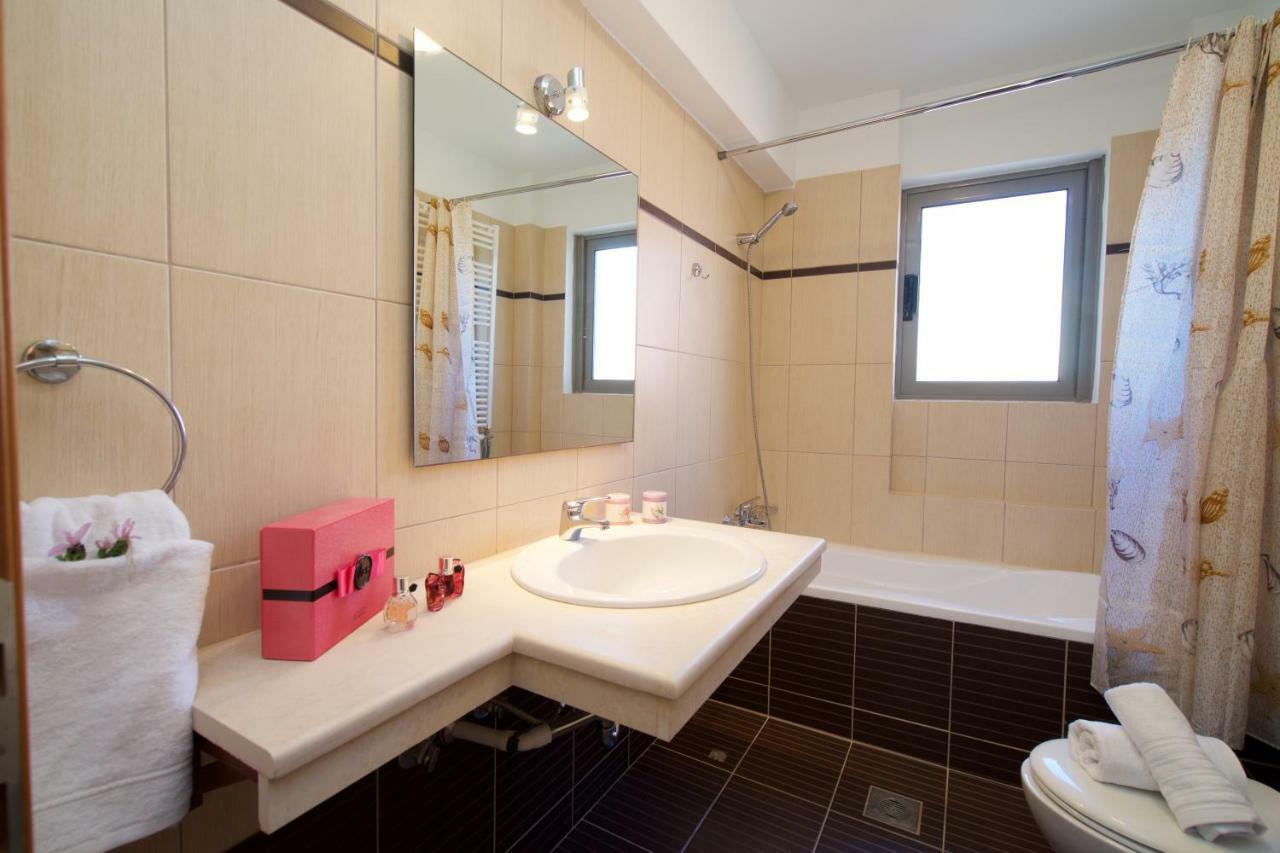 Gliving365 Capital Apartment Argostoli  Bagian luar foto