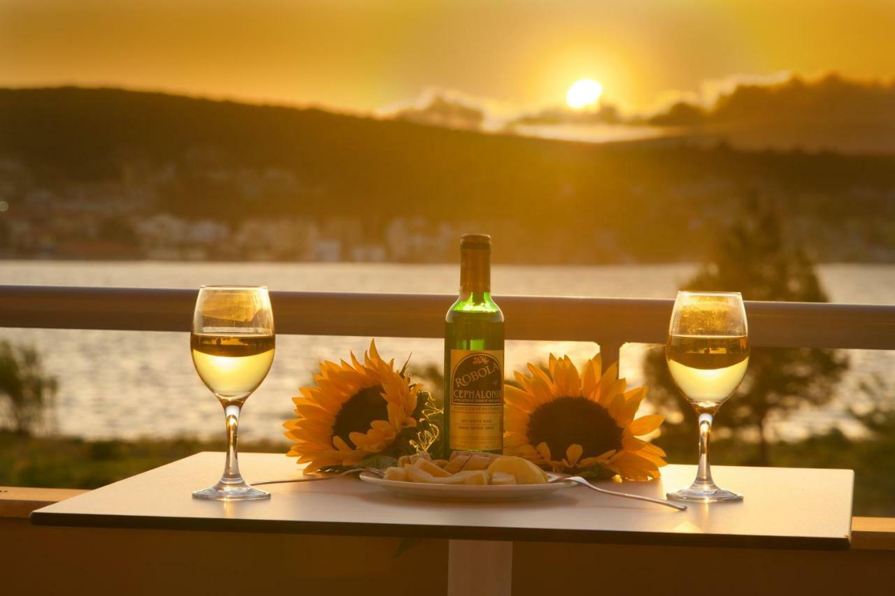 Gliving365 Capital Apartment Argostoli  Bagian luar foto